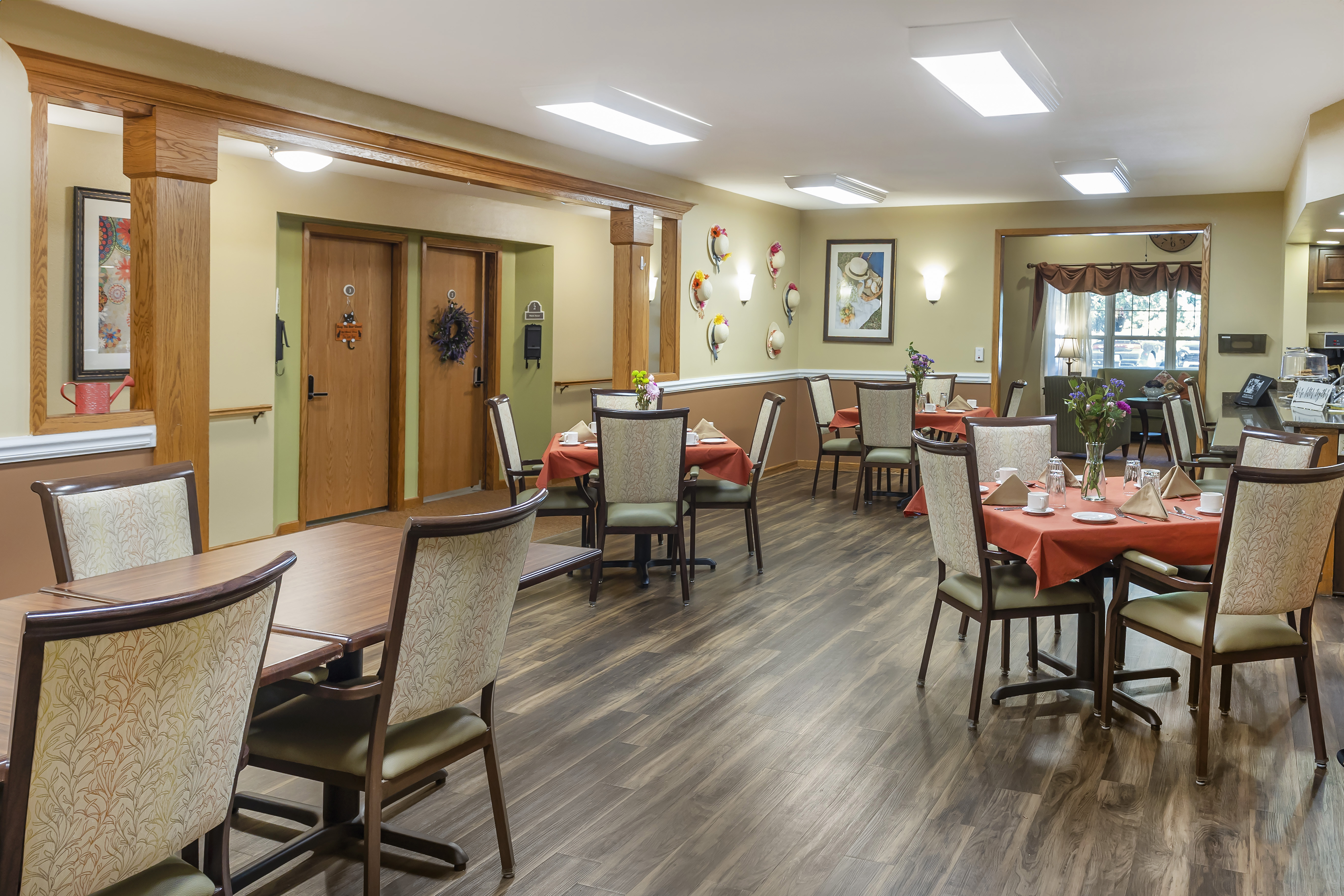 3-battle-creek-community-dining-room