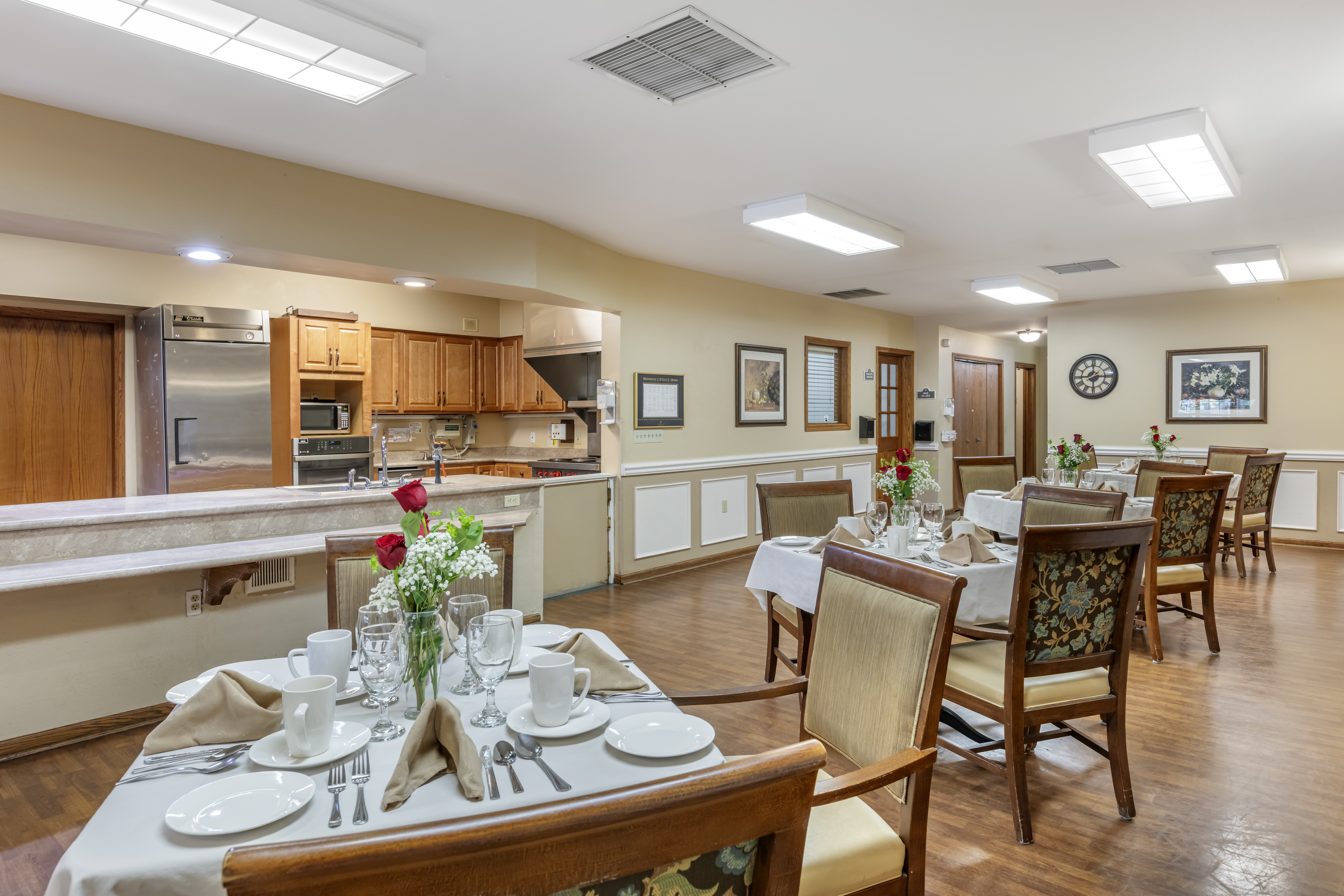 3-bay-city-community-dining-room