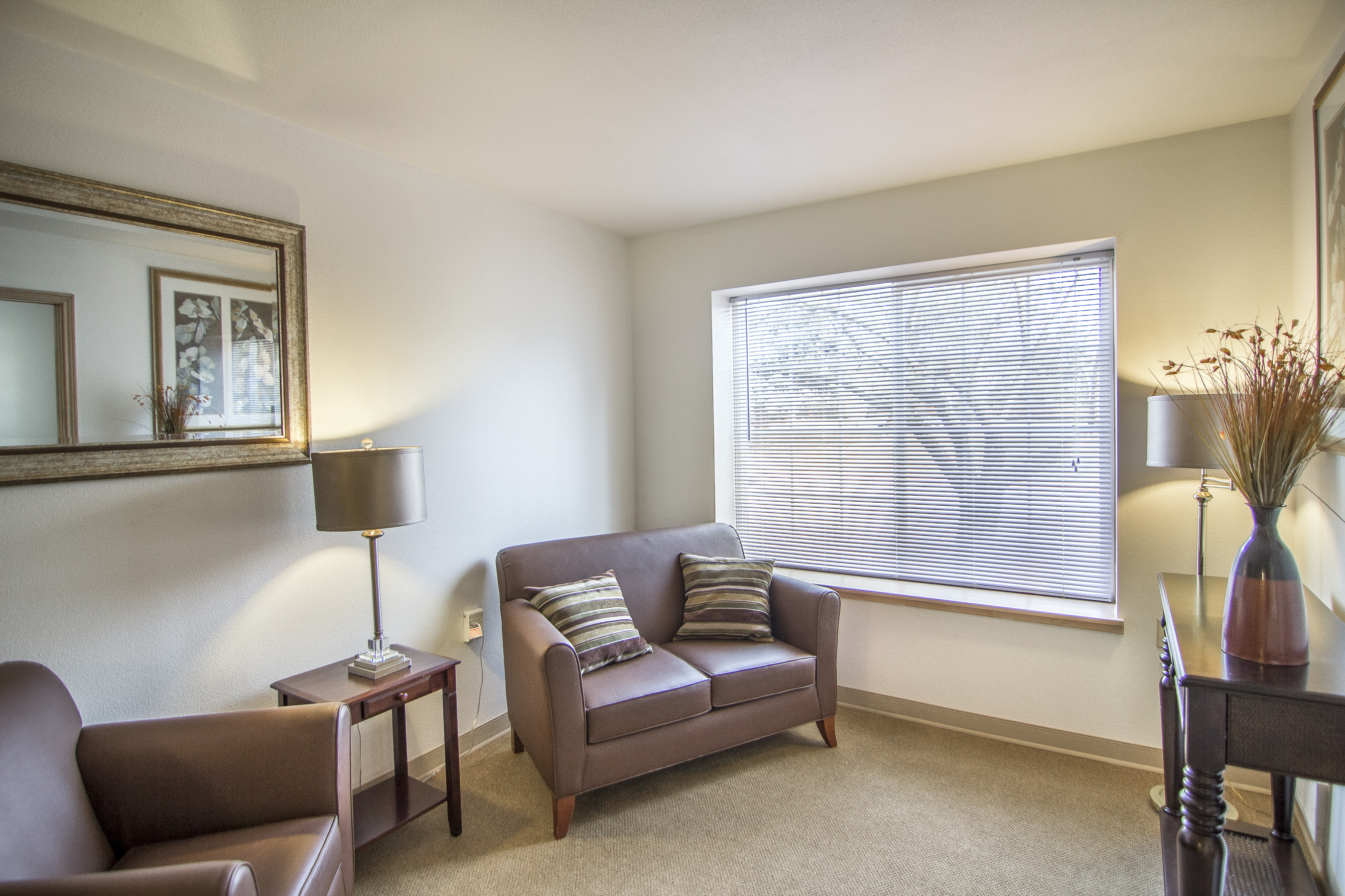 3-boise-parkcenter-al-living-room