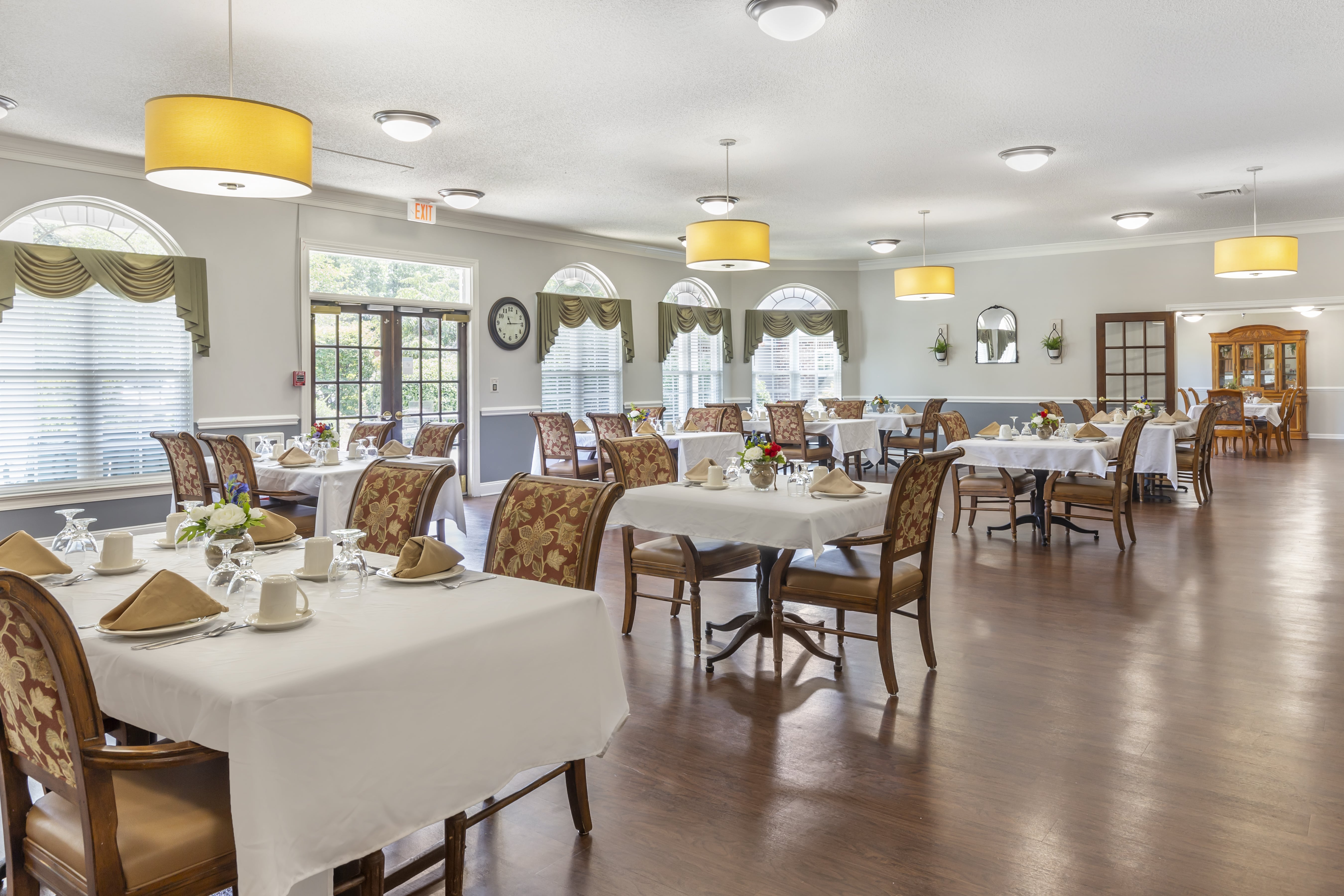 burlington-al-community-dining-room