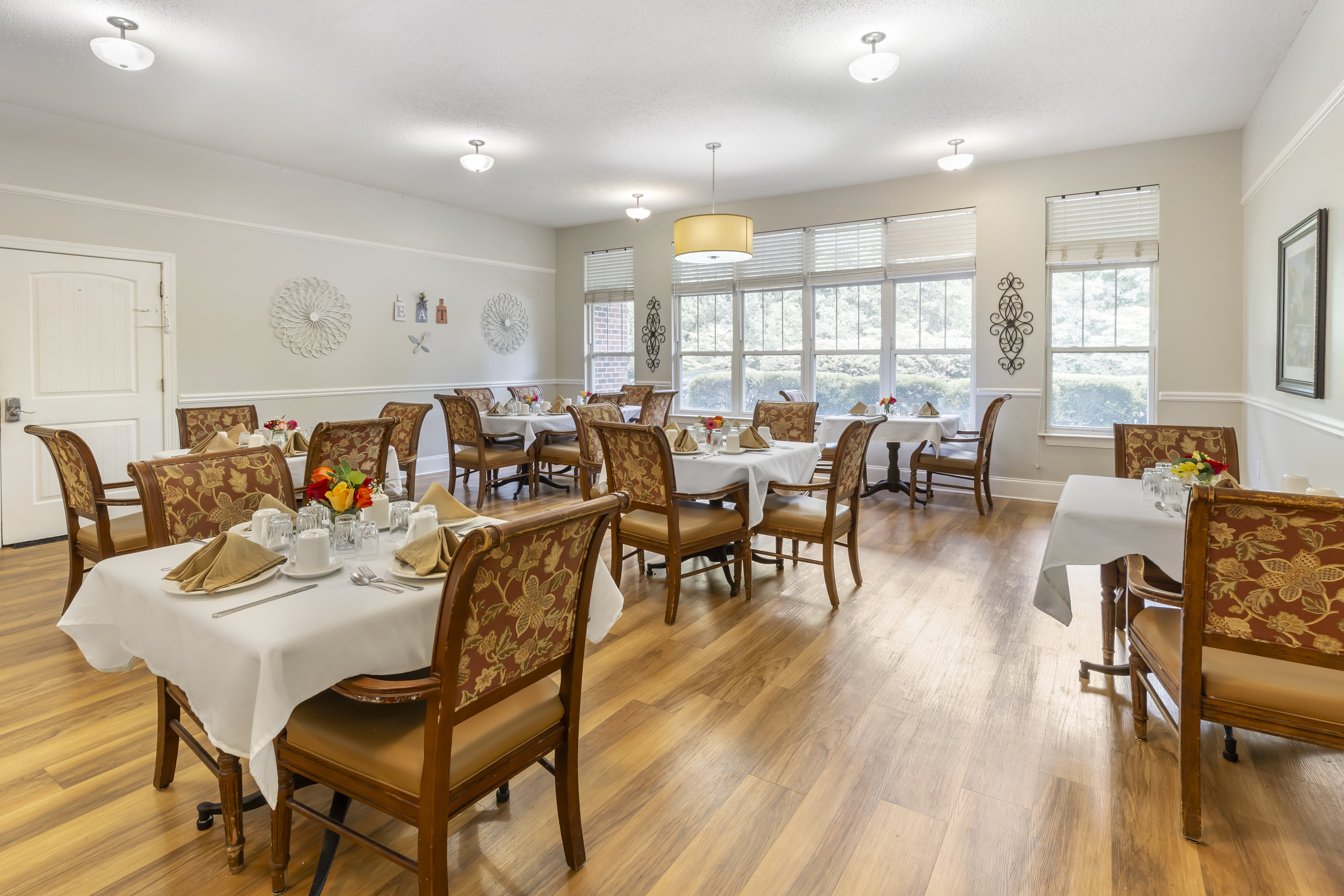 burlington-mc-community-dining-room