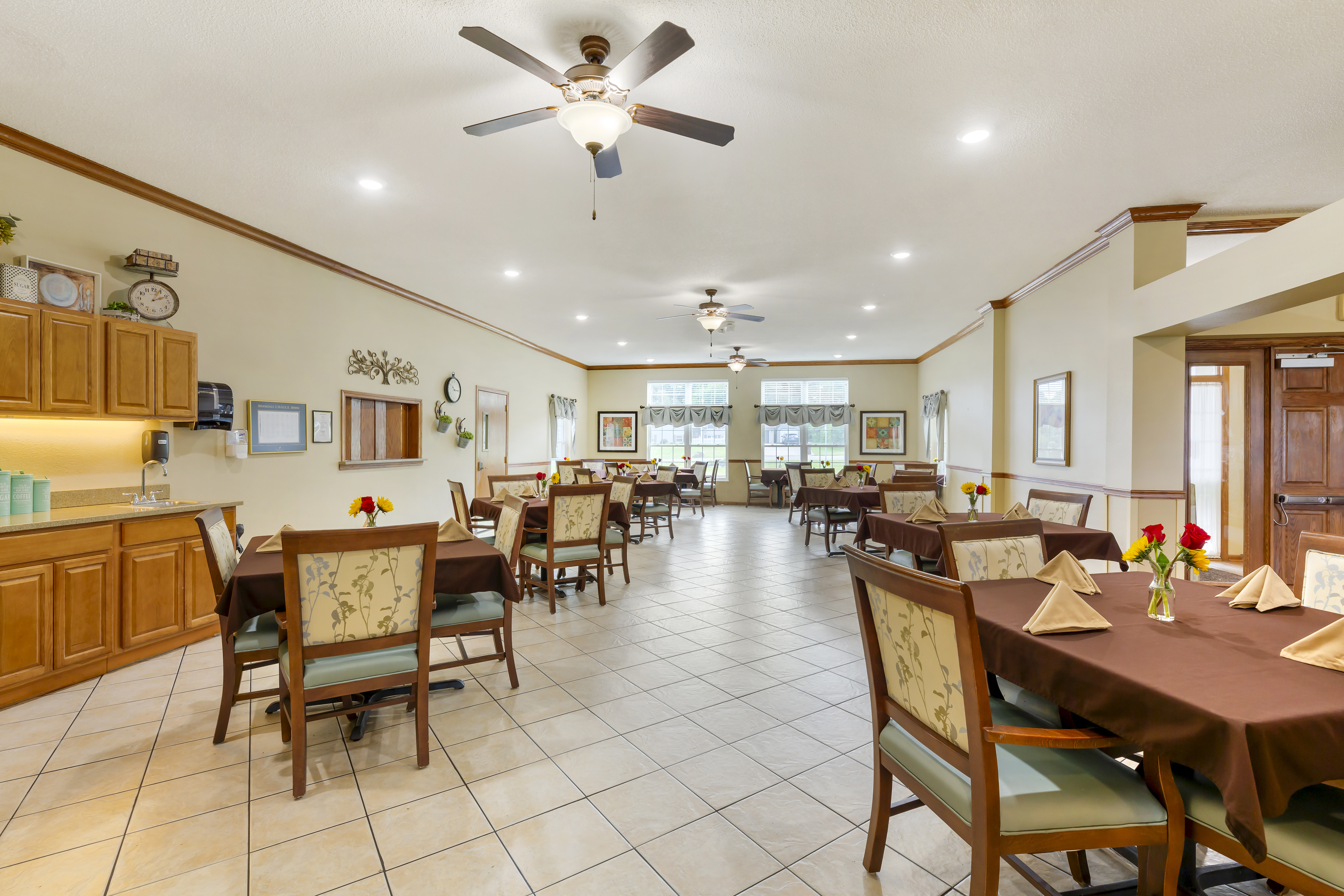 canton-community-dining-room