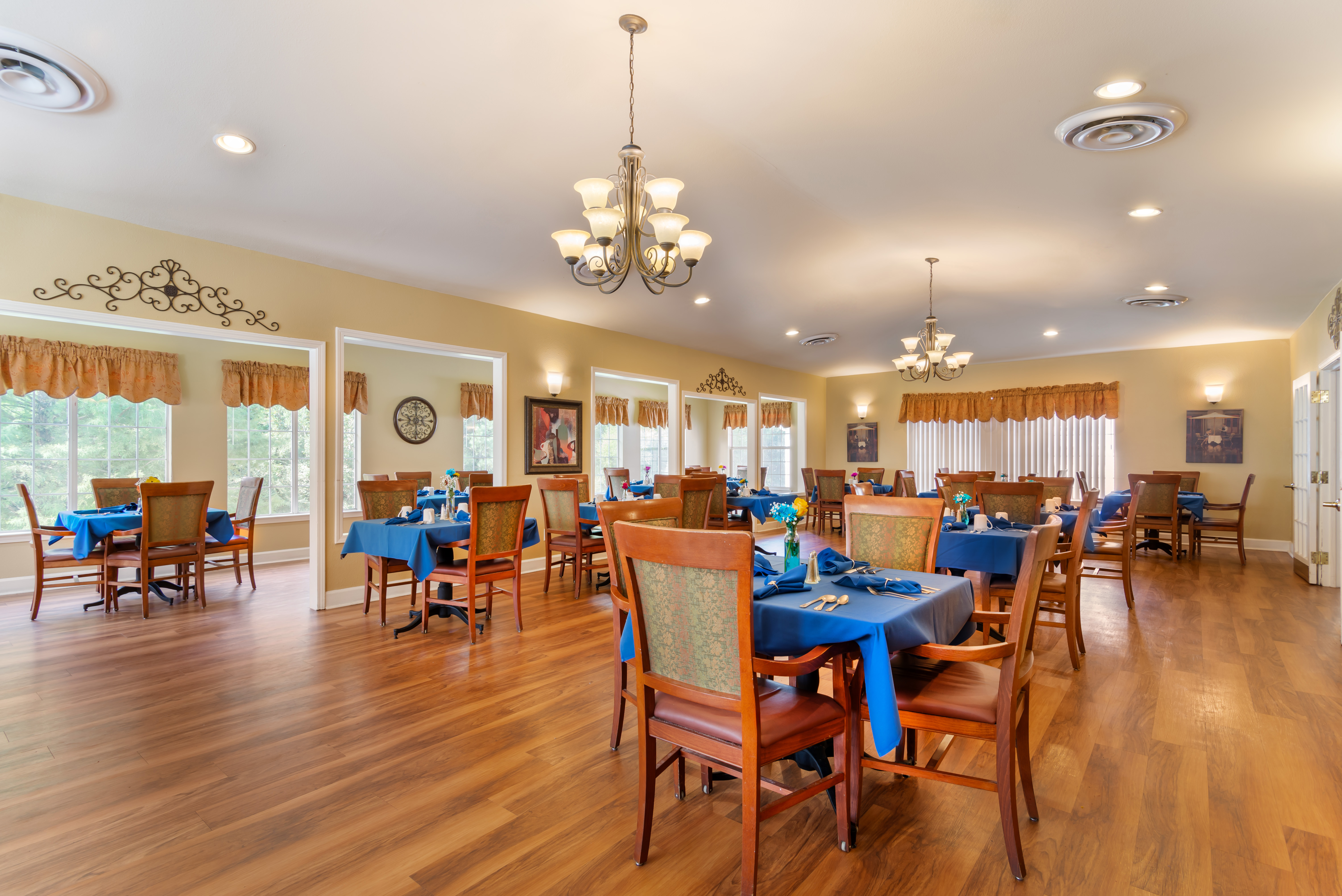 Brookdale Carrollton Community Dining Room