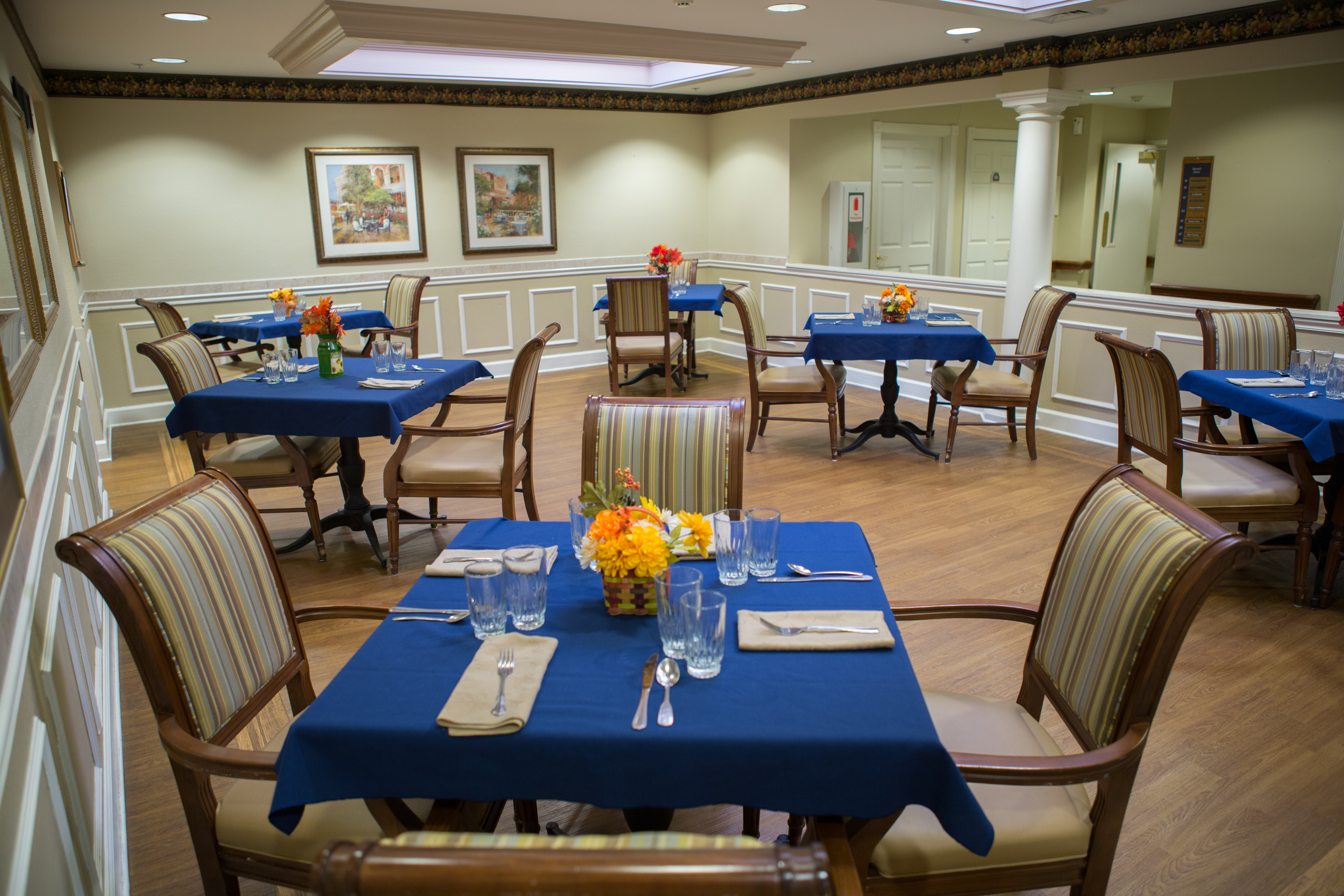 centre-pointe-boulevard-dining-room