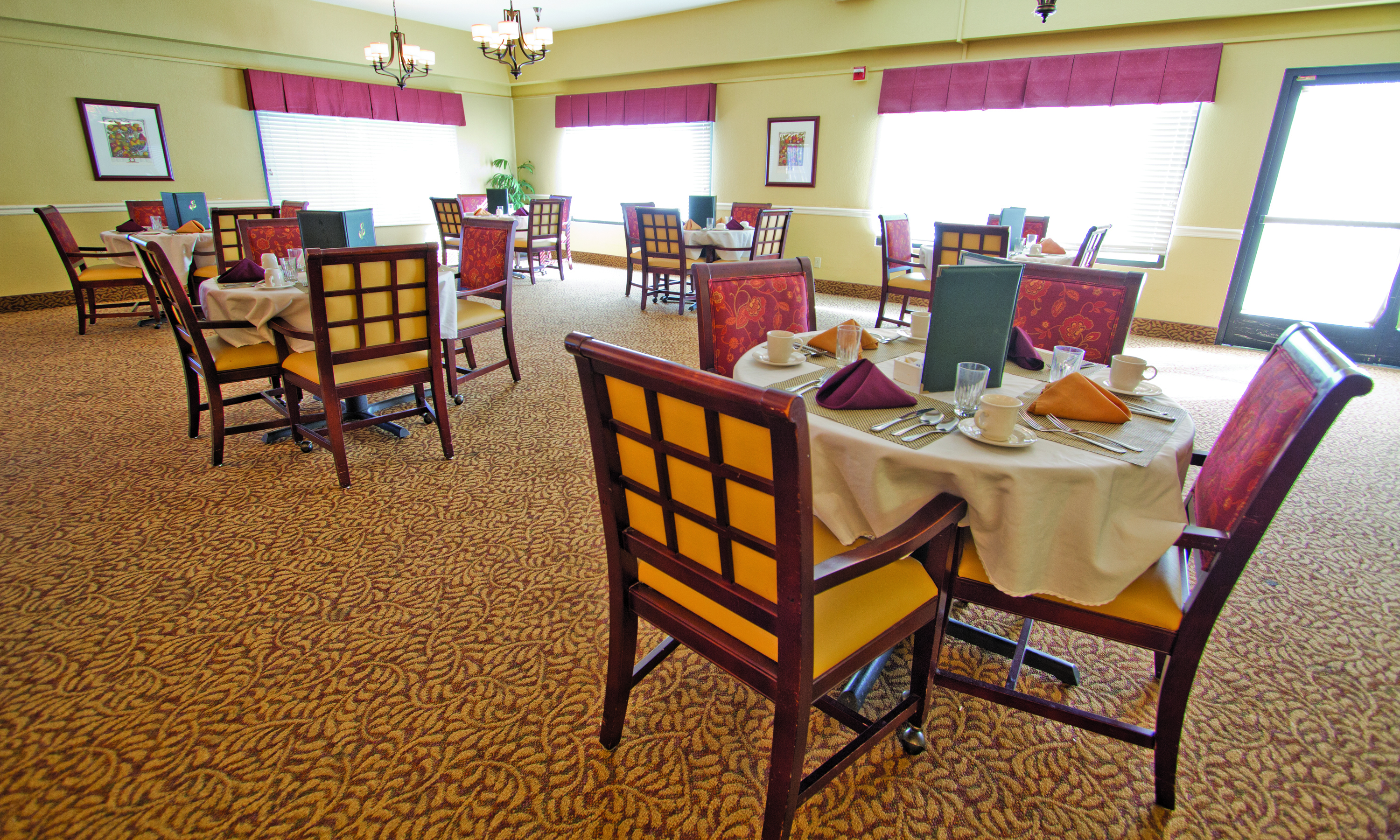 Brookdale Chatsworth Dining Room