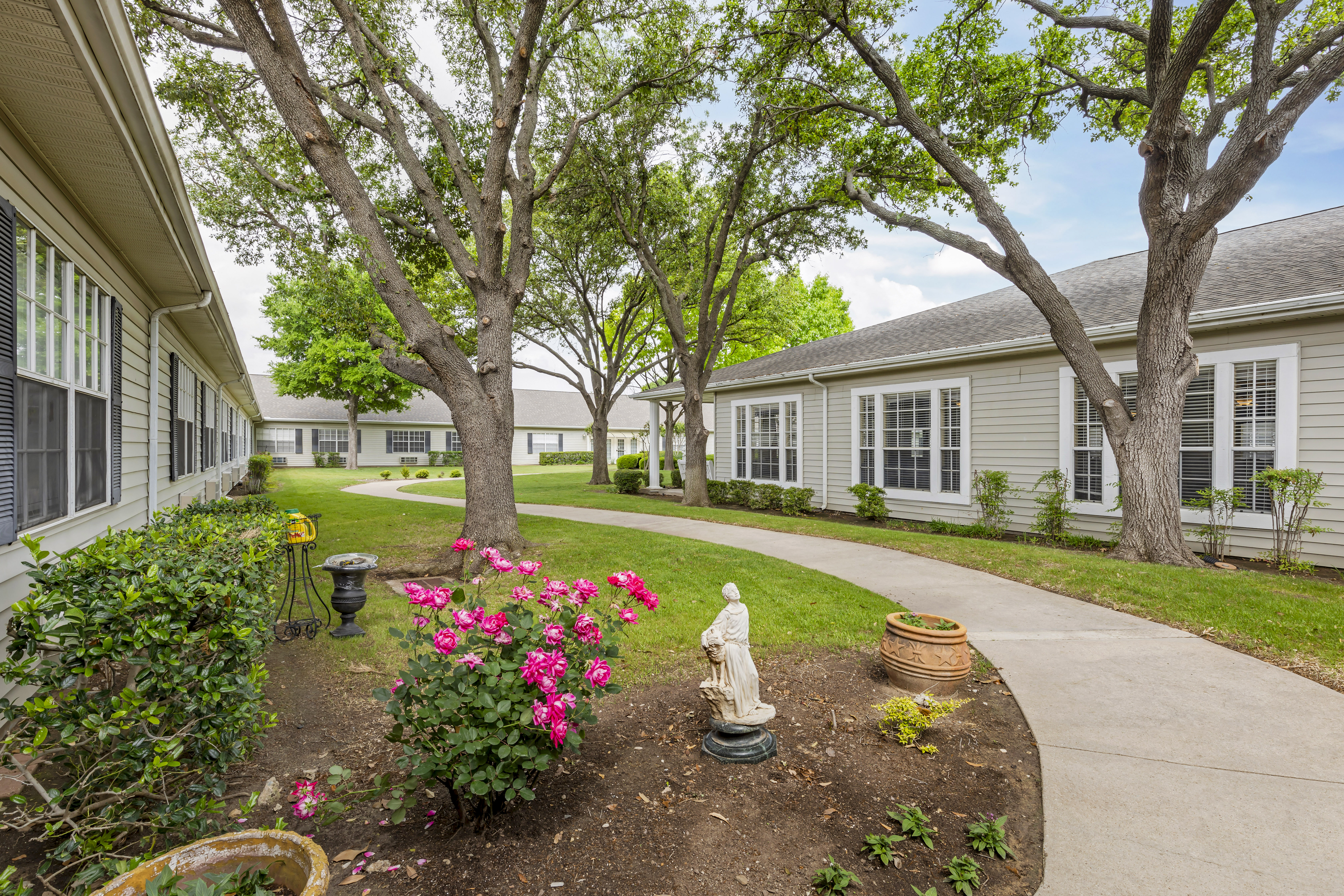 Brookdale Collin Oaks Courtyard