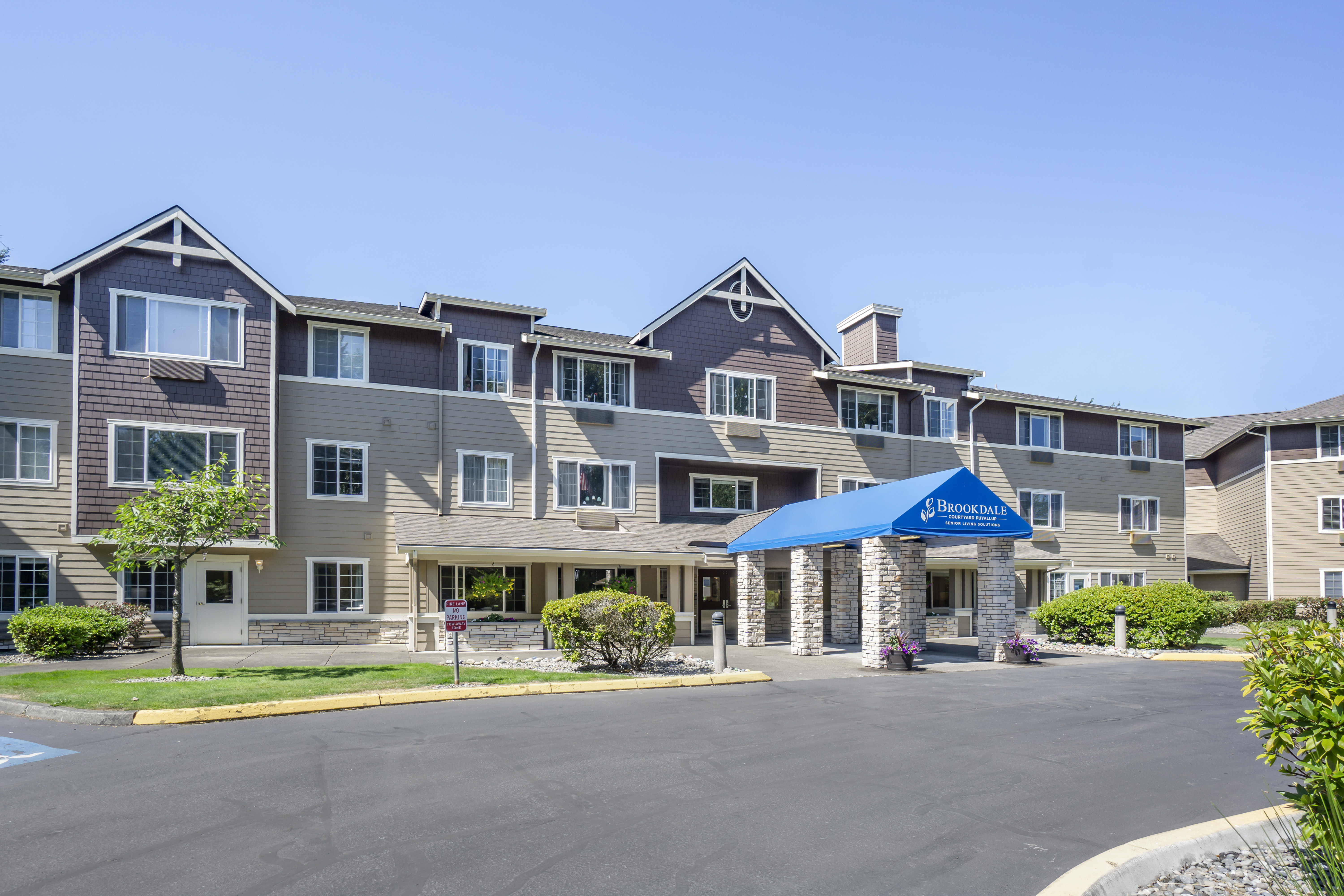 Brookdale Courtyard Puyallup Entrance