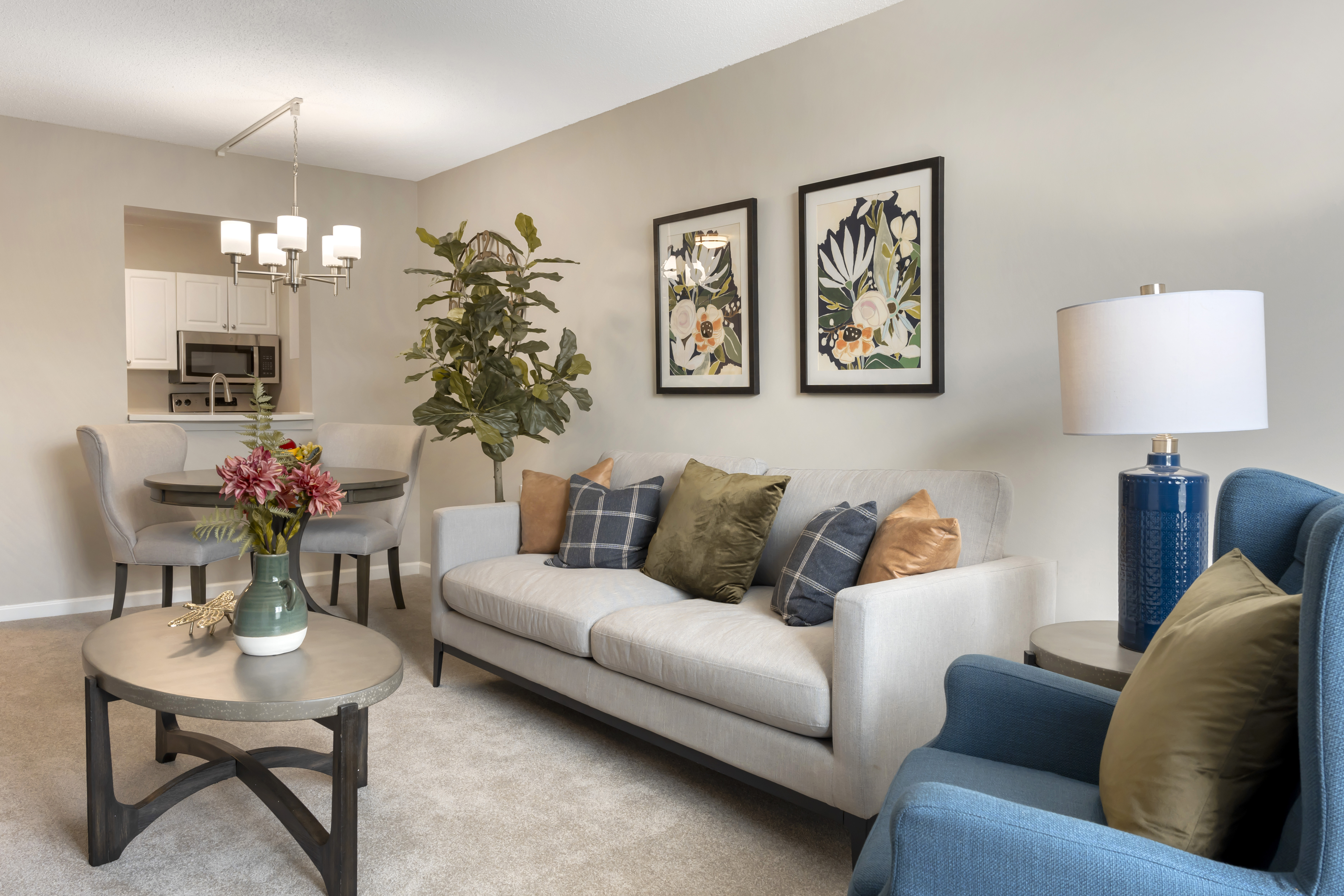 Brookdale Creve Coeur Apartment Living Room