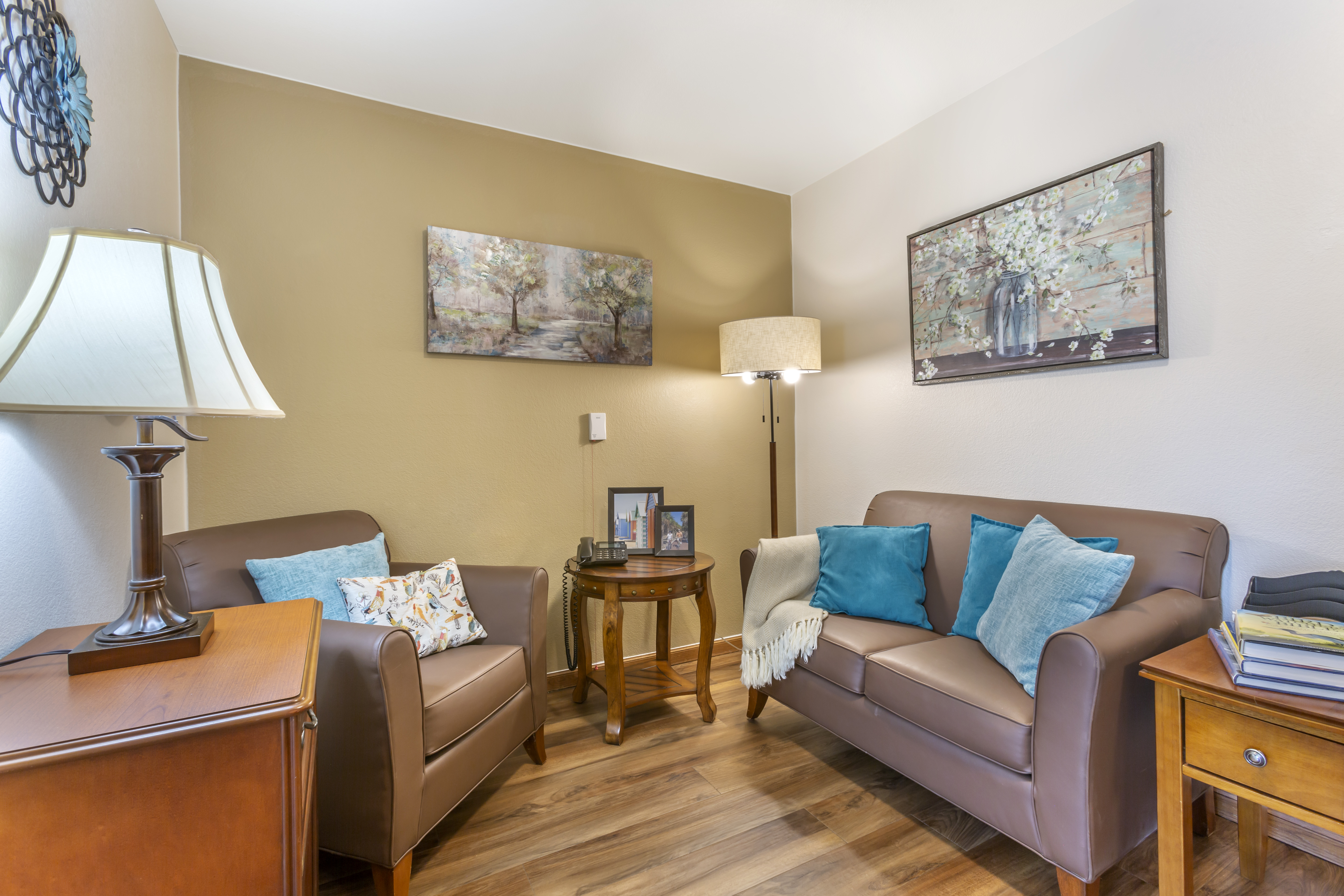1-east-tucson-apartment-living-room