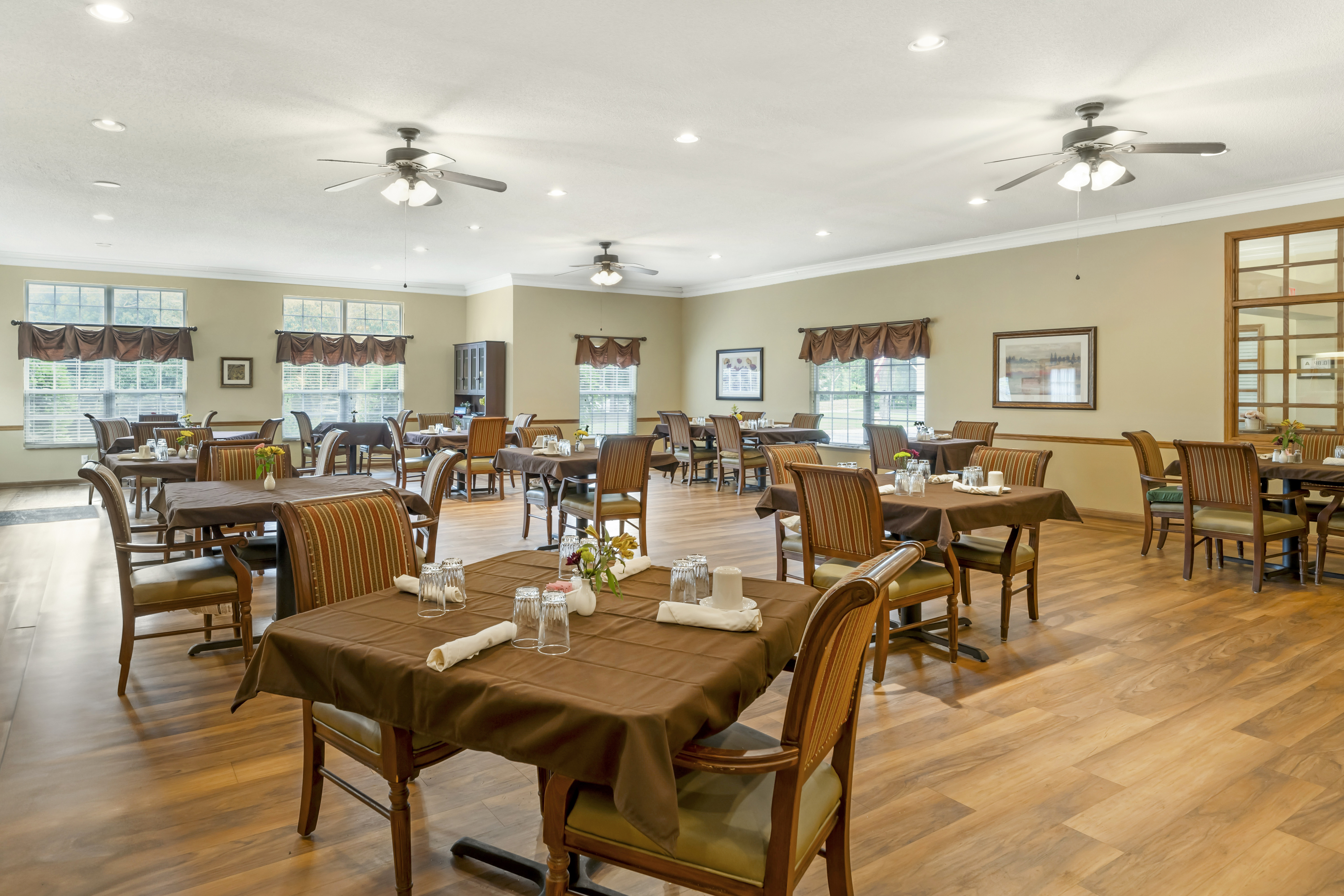 1-falling-creek-dining-room