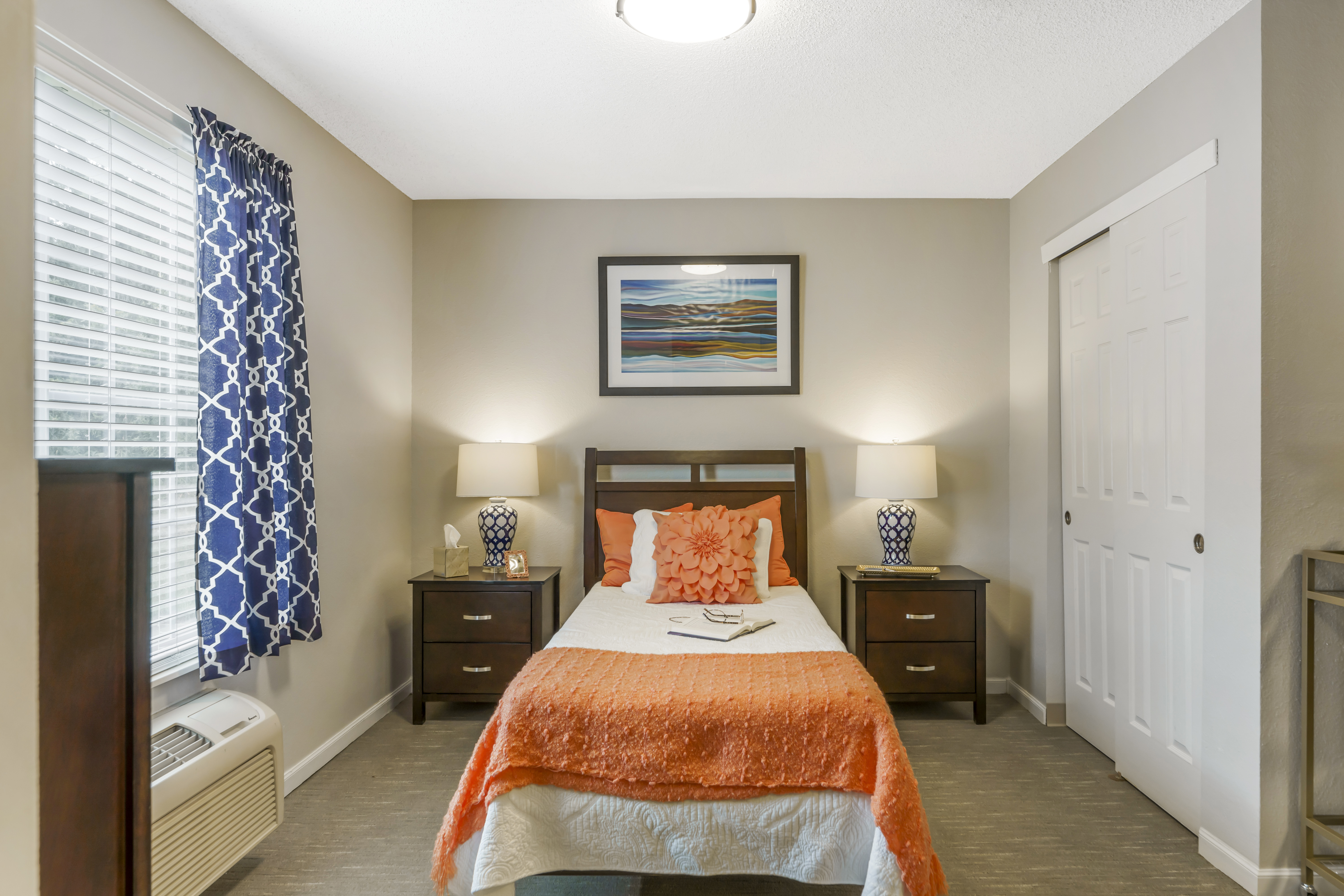 falling-creek-apartment-bedroom