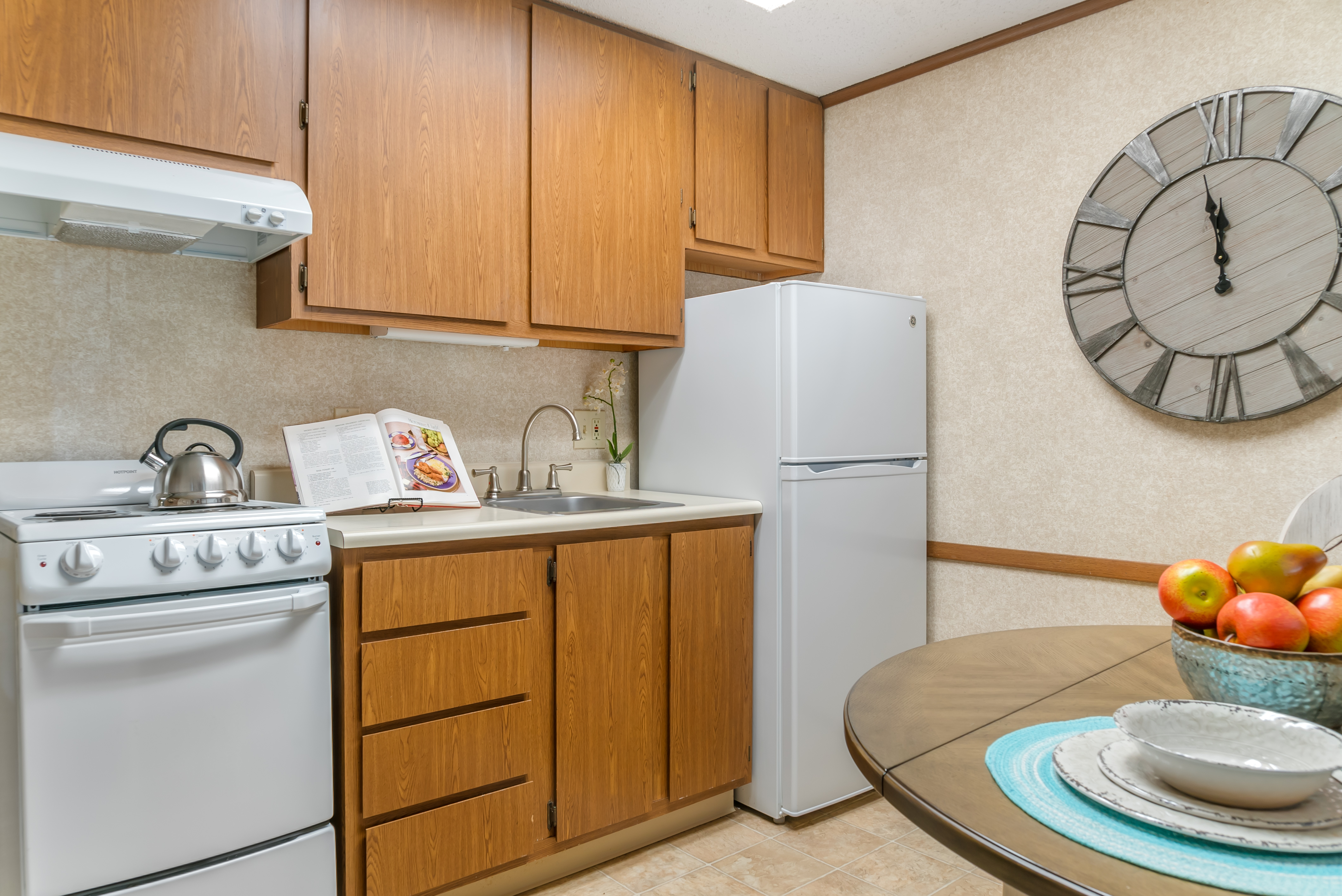 farmington-hills-apartment-kitchen