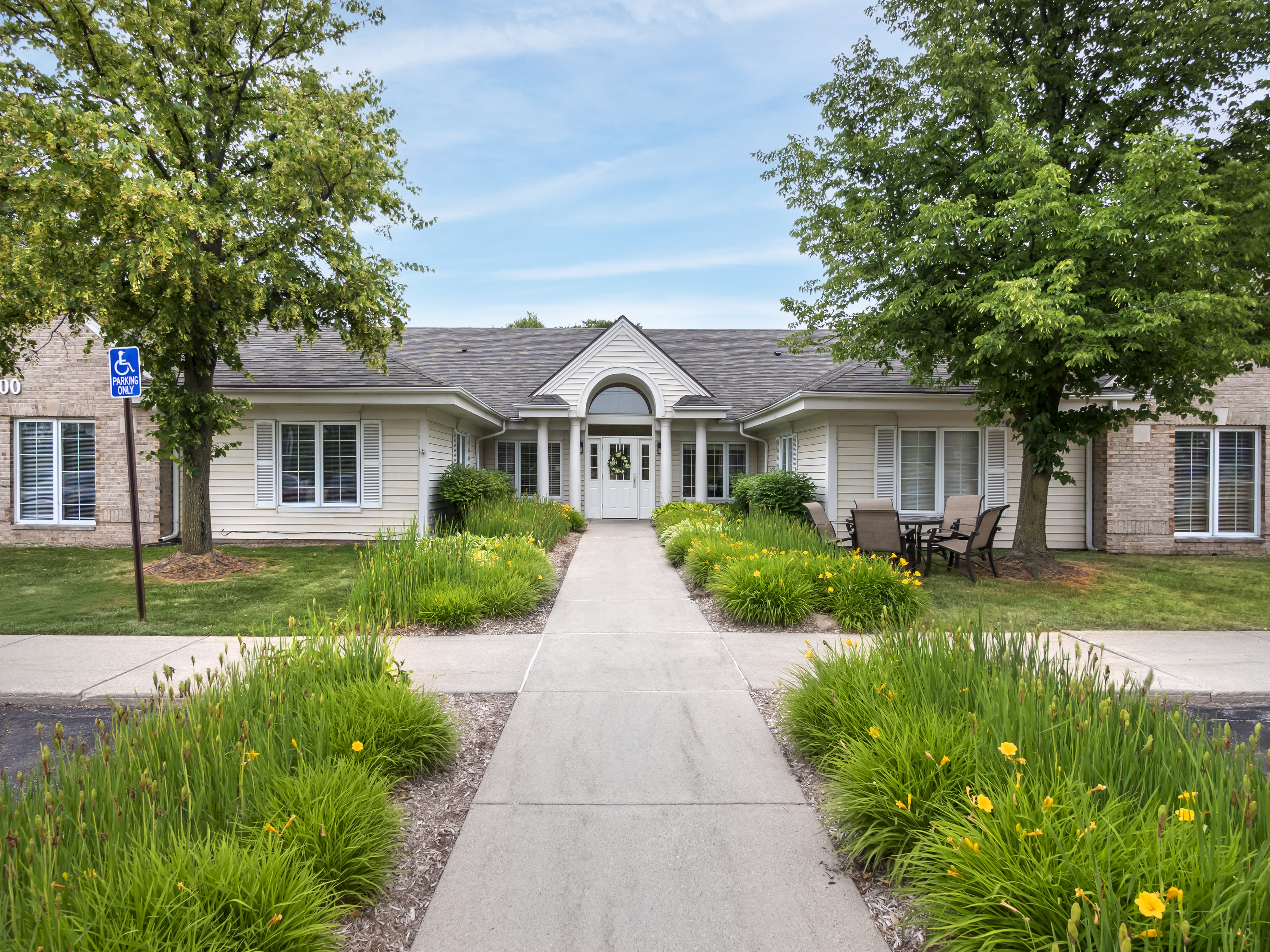 Brookdale Farmington Hills North Entrance Brookdale Farmington Hills North Entrance