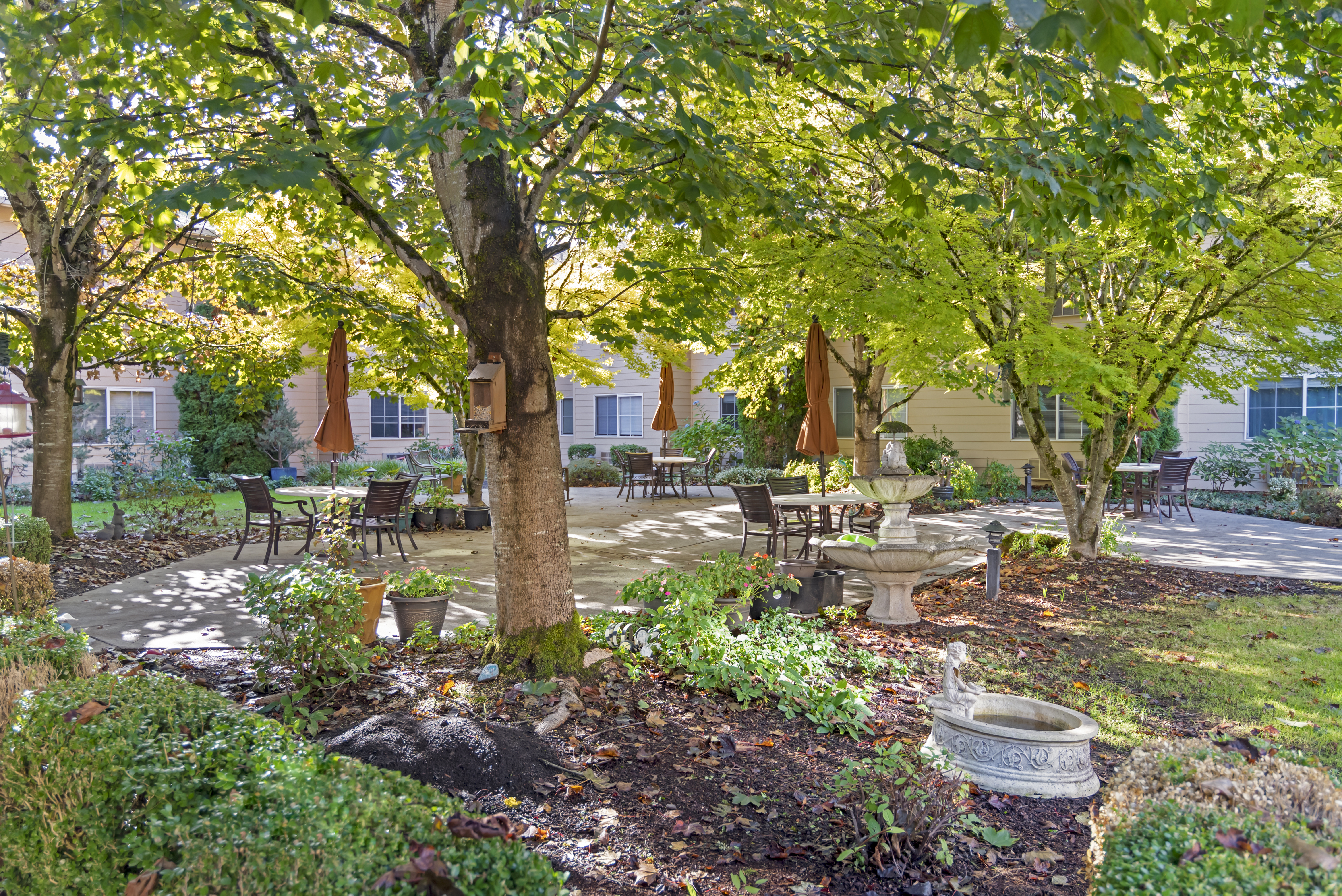 fishers-landing-courtyard