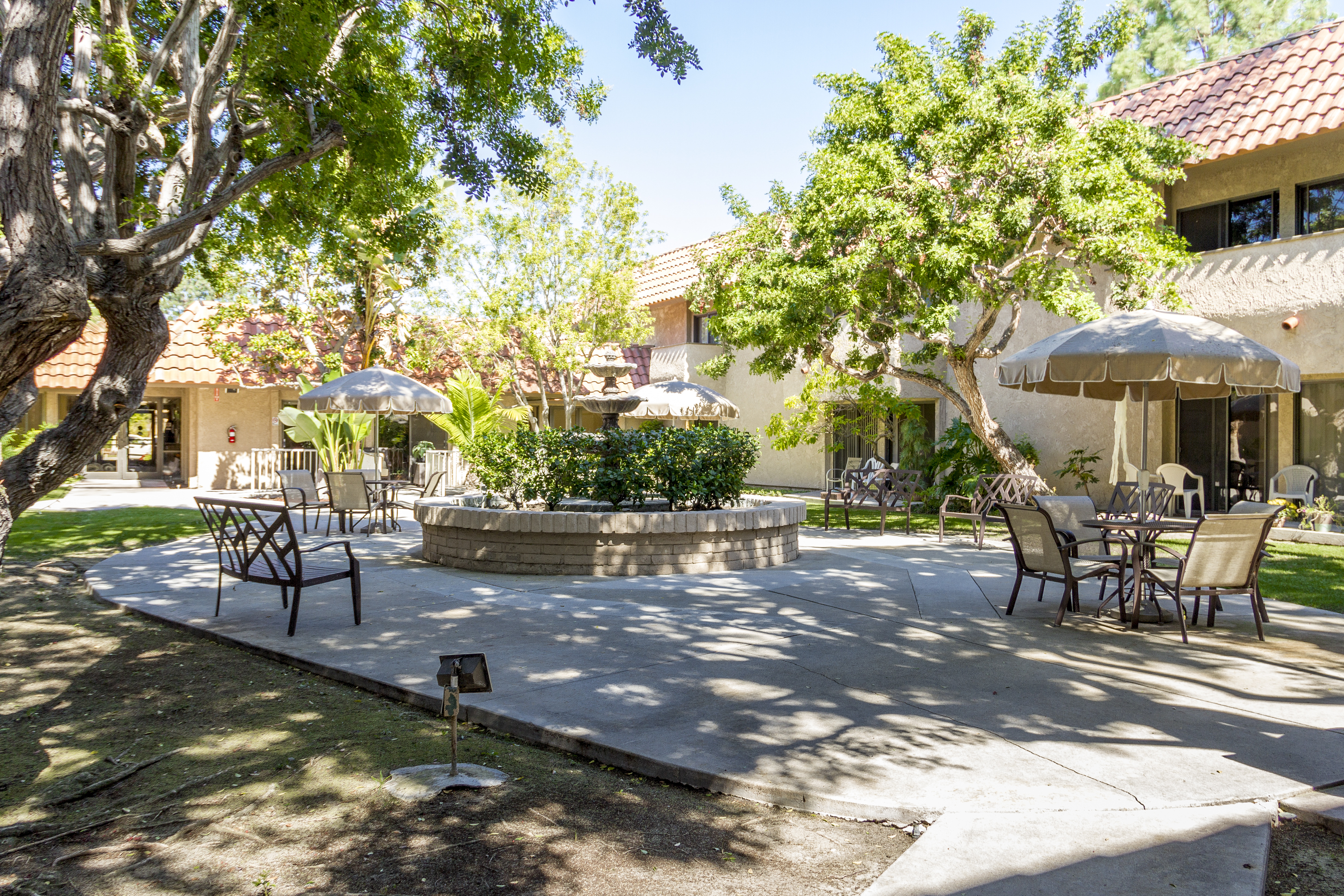 garden-grove-courtyard