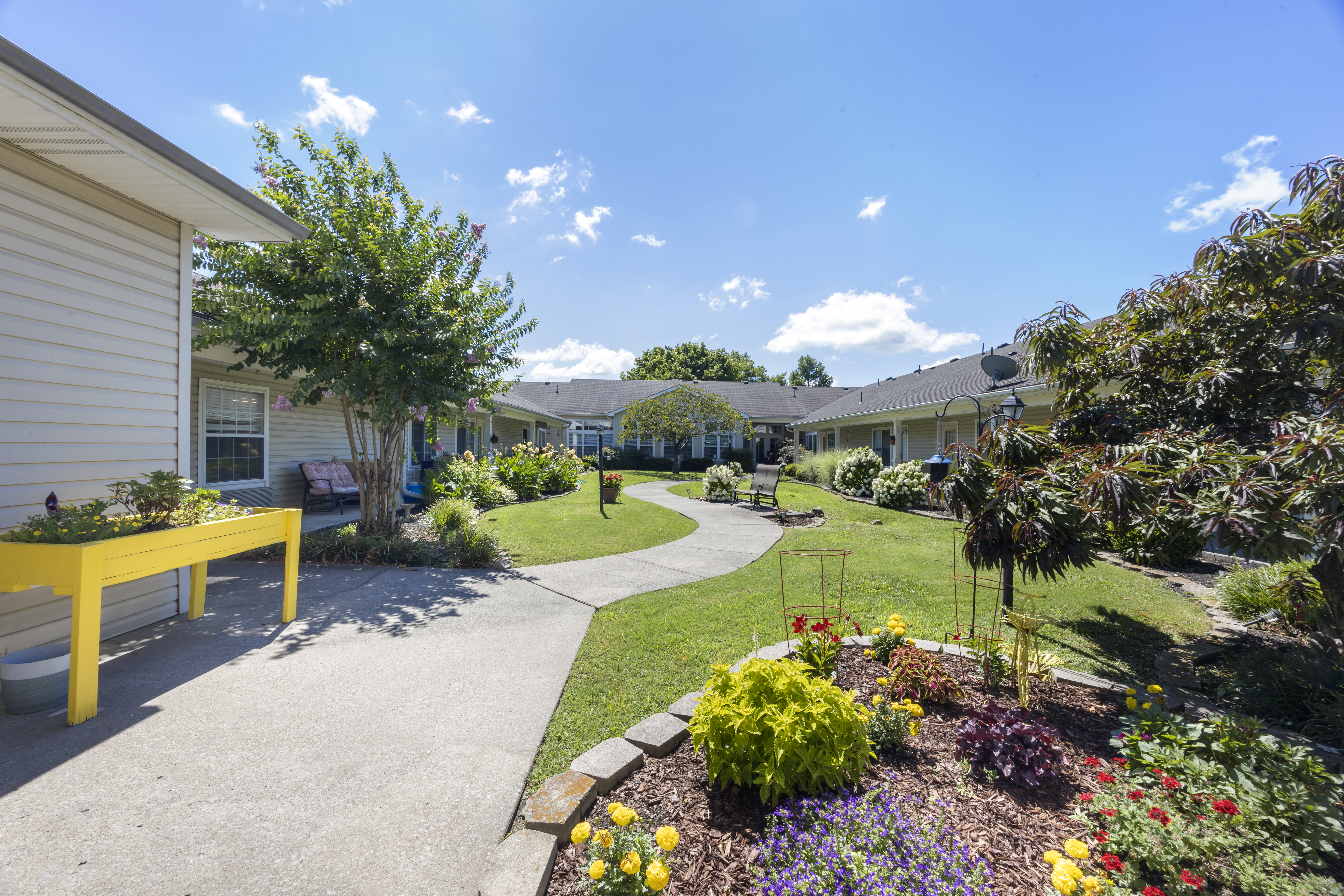 Brookdale Goodlettesville Al Courtyard