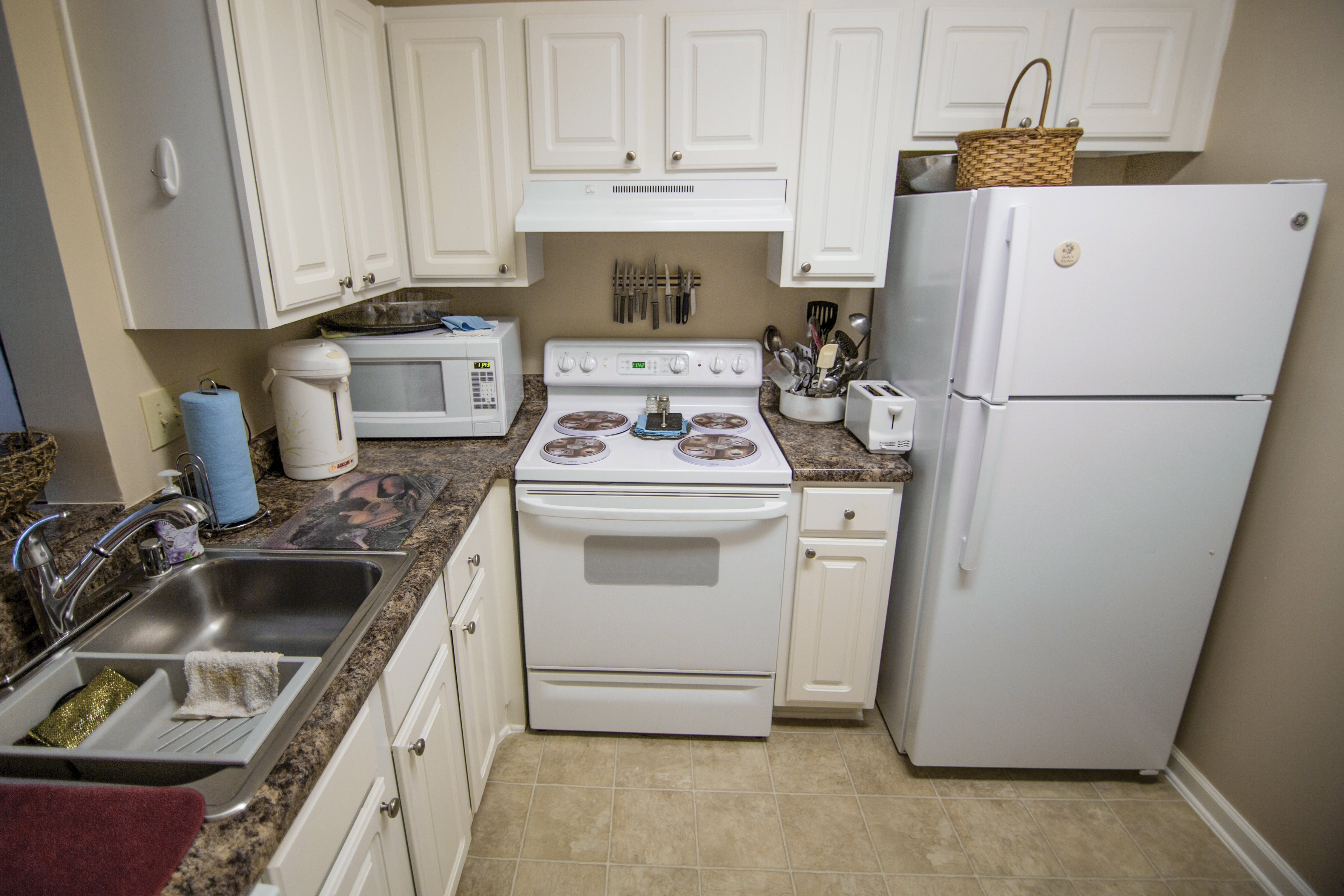 jones-farms-apartment-kitchen