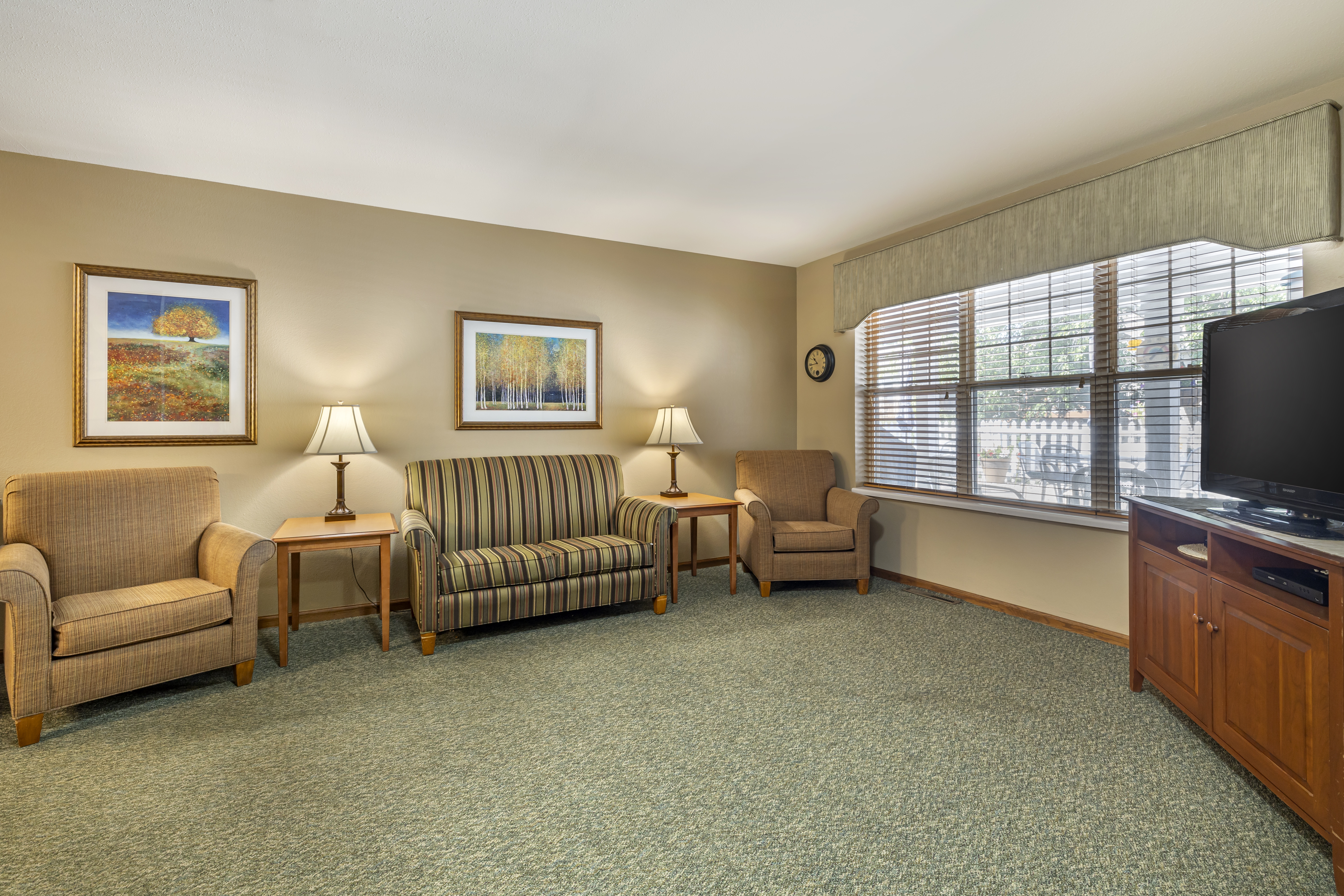 1-onalaska-common-area