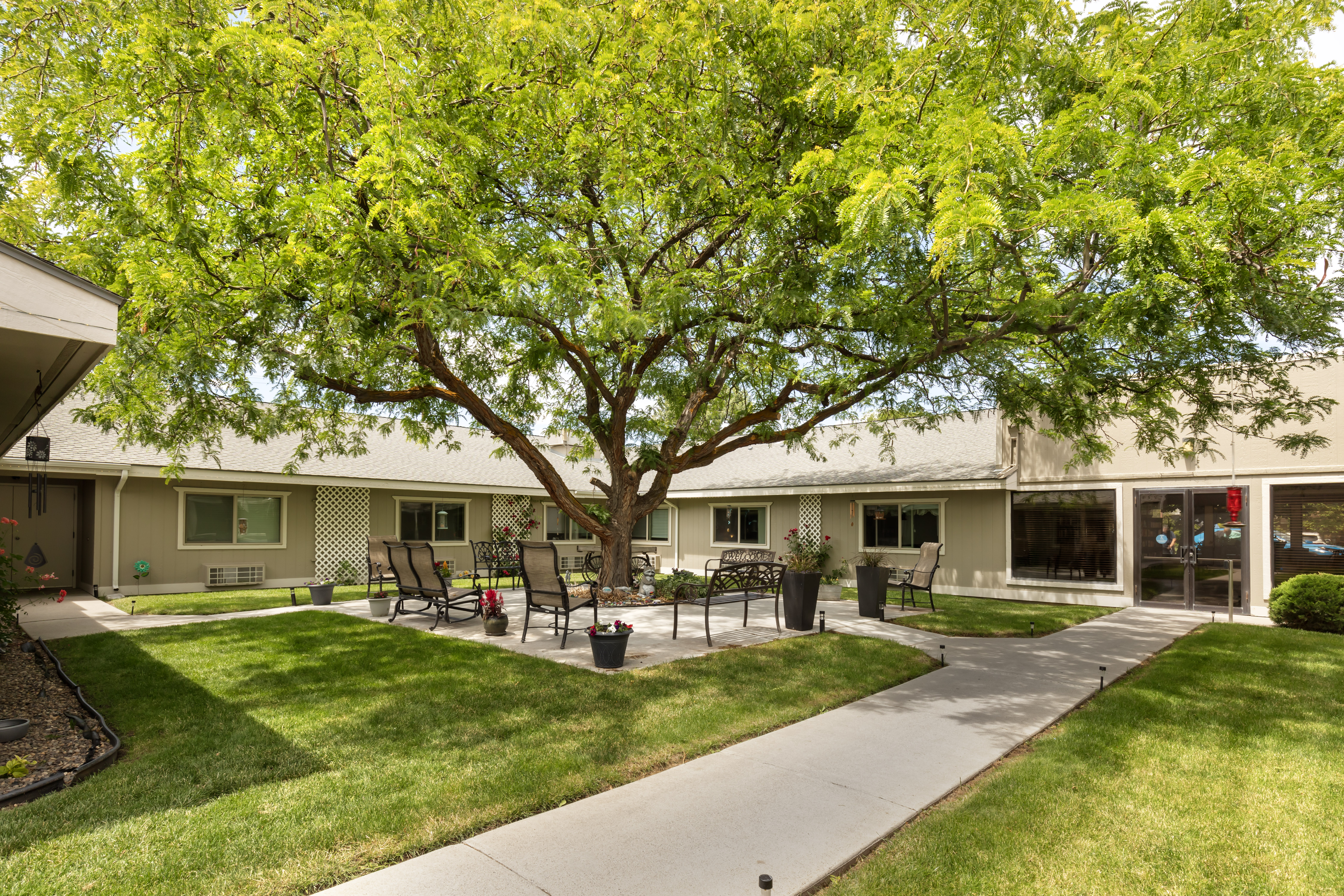Brookdale Ontario Courtyard