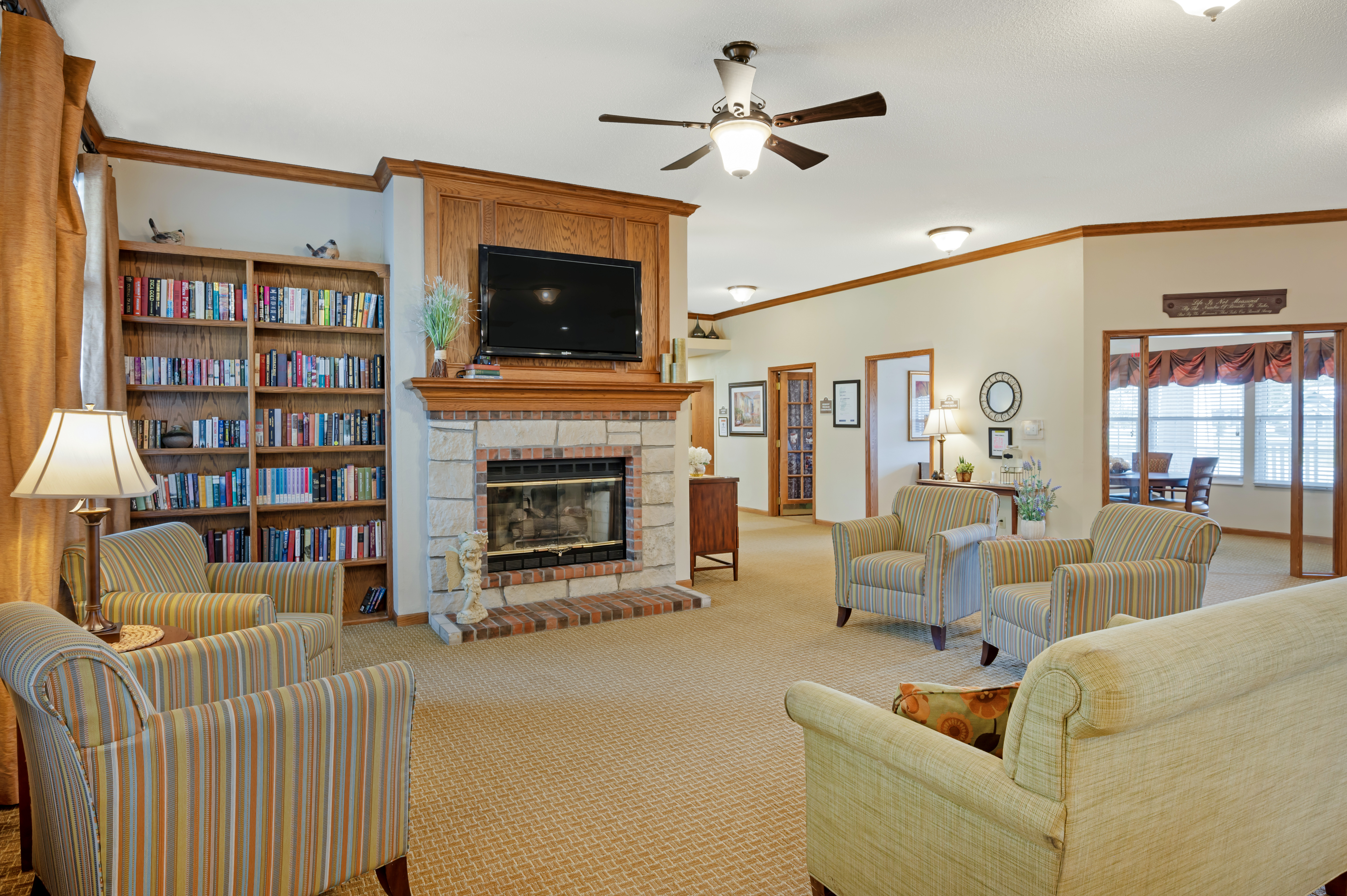 1-valparaiso-al-community-living-room