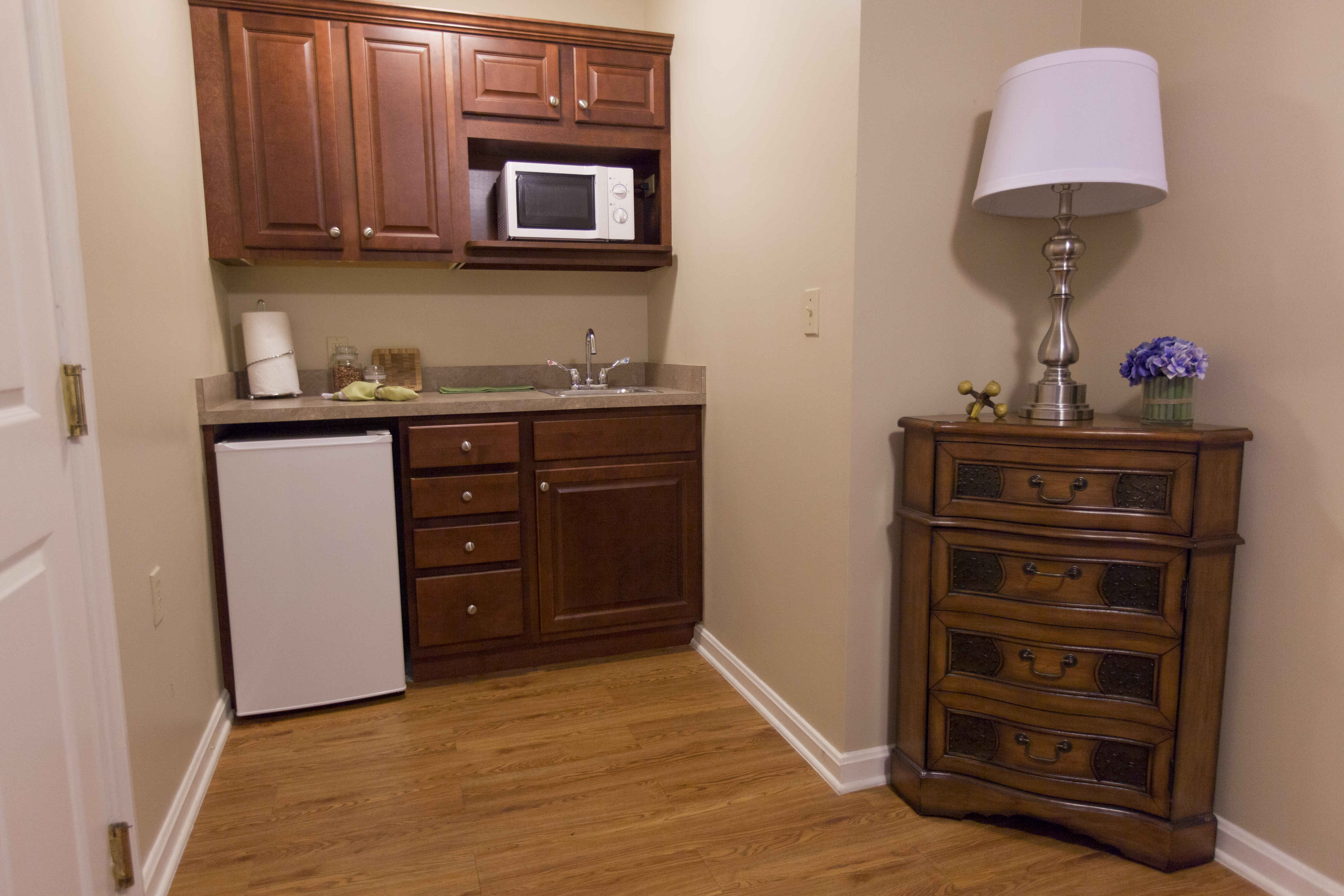 vero-beach-south-al-kitchen-area