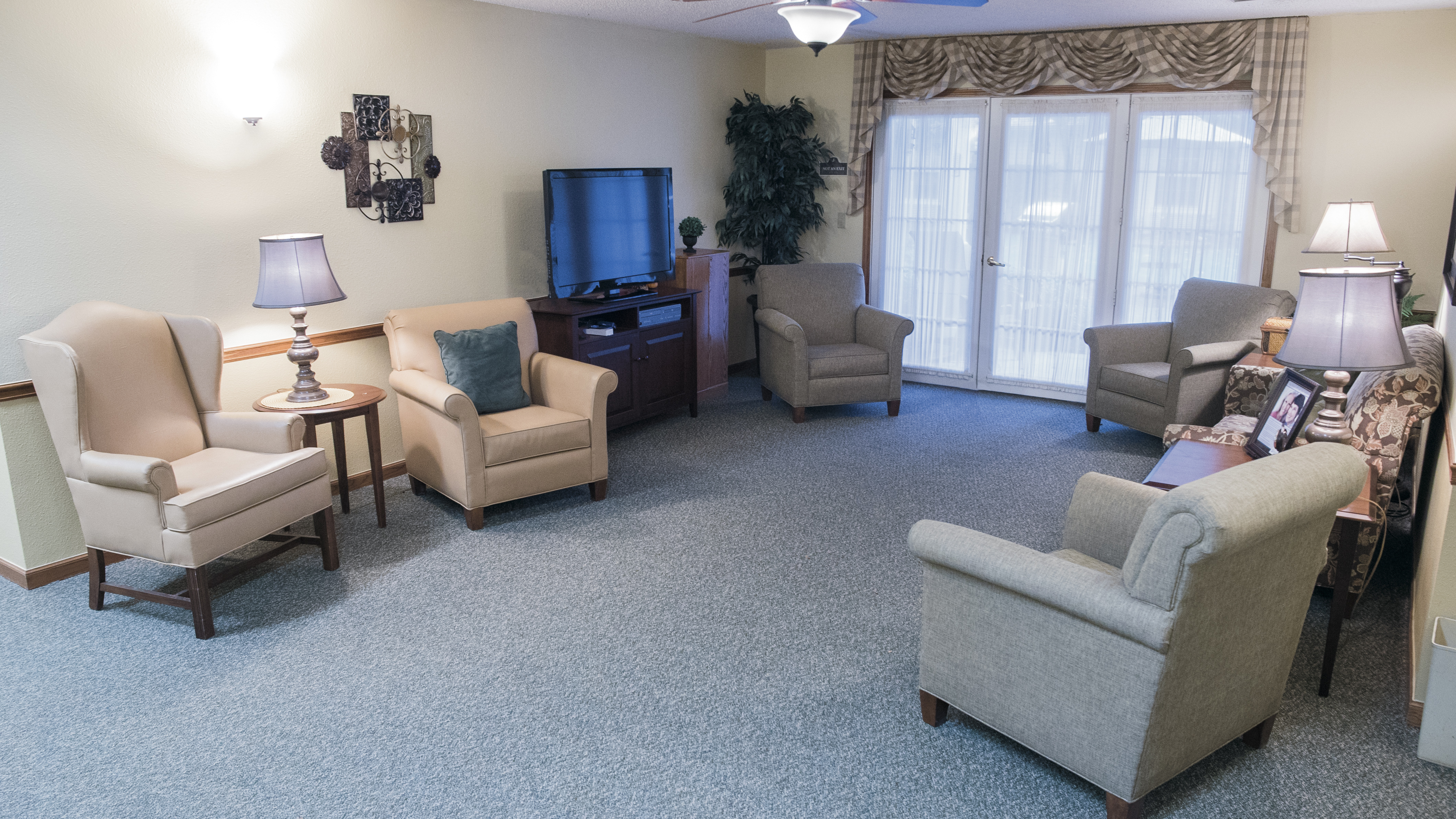 1-weatherford-tx-tv-room