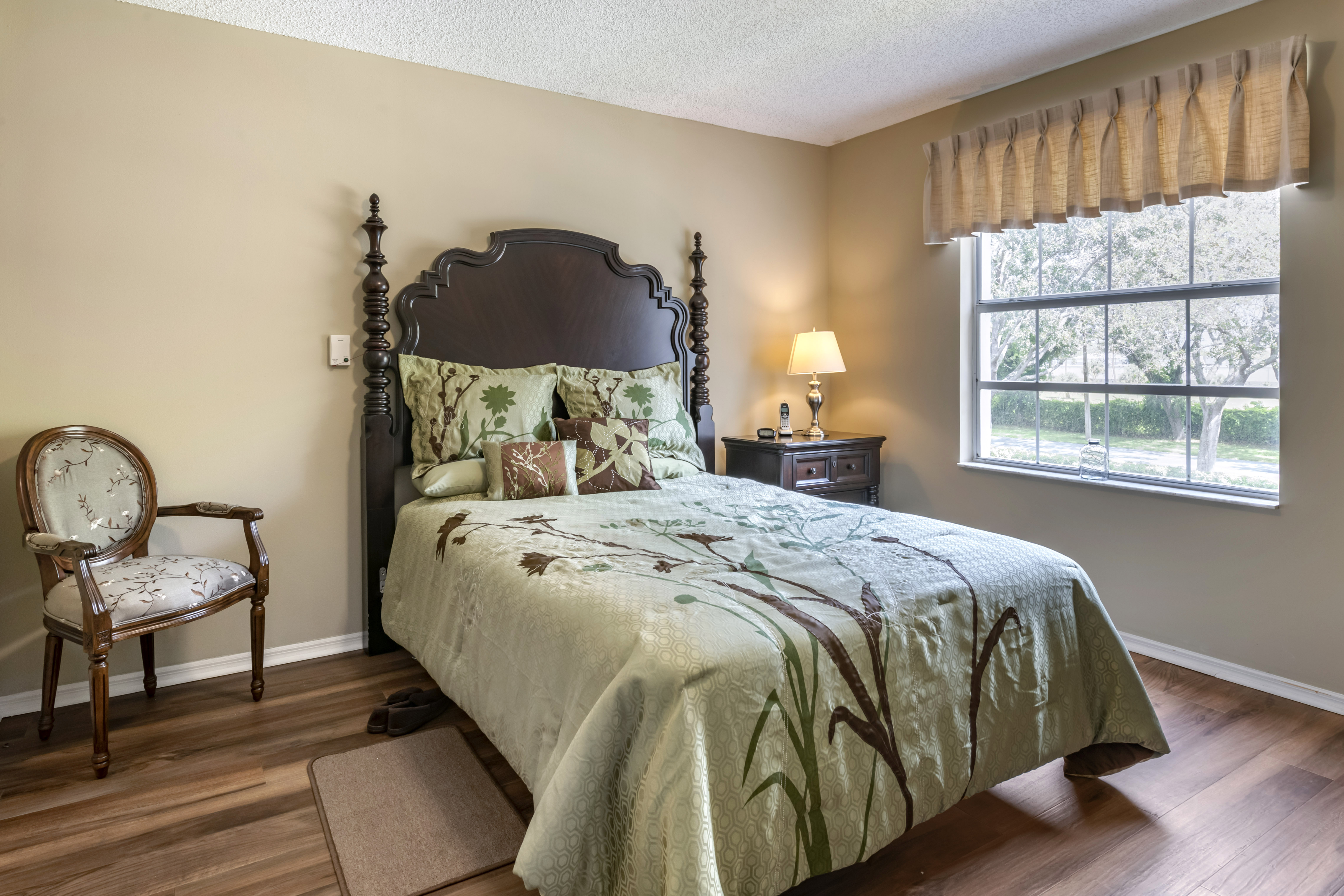 west-palm-beach-apartment-bedroom
