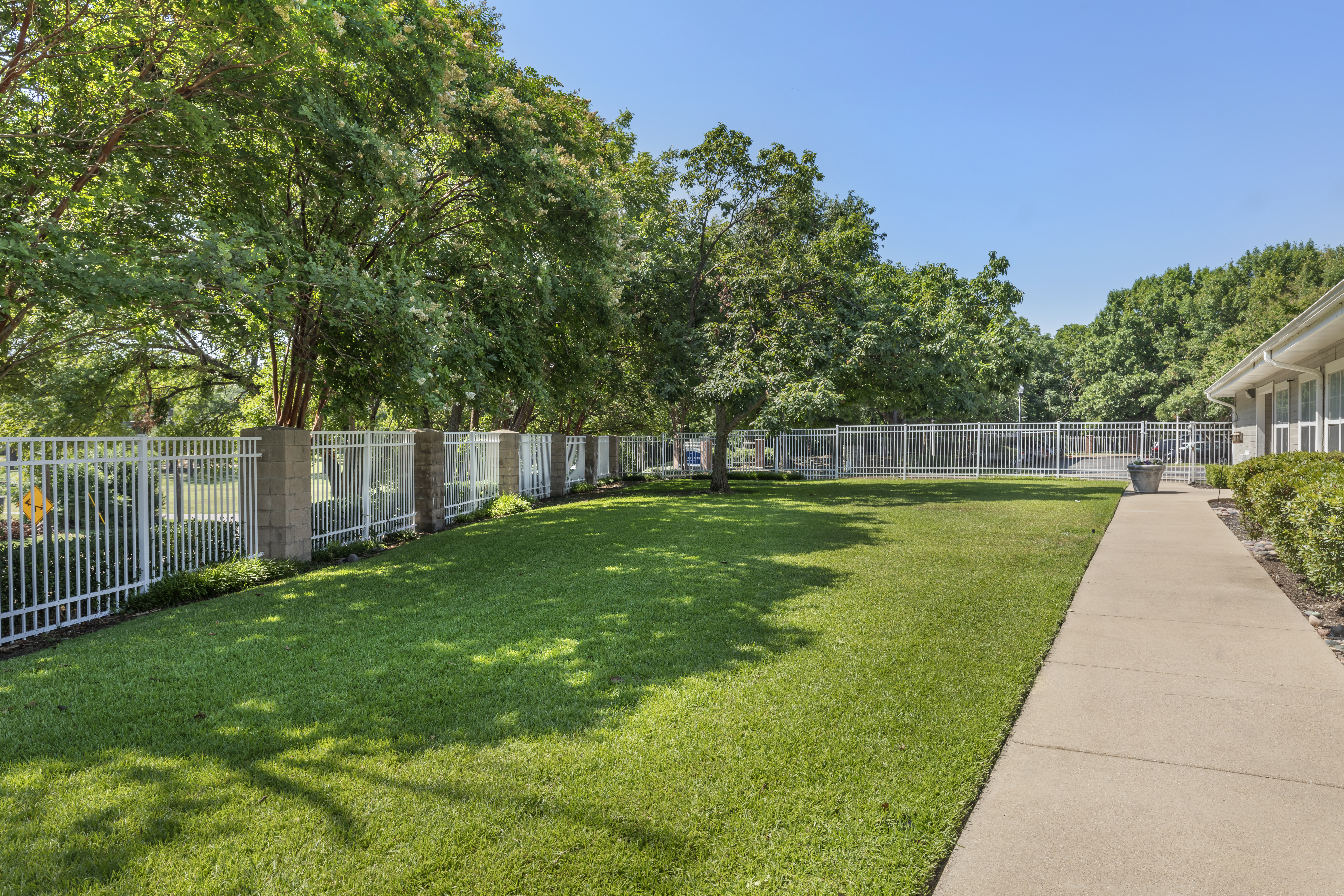 Brookdale White Rock Walkway