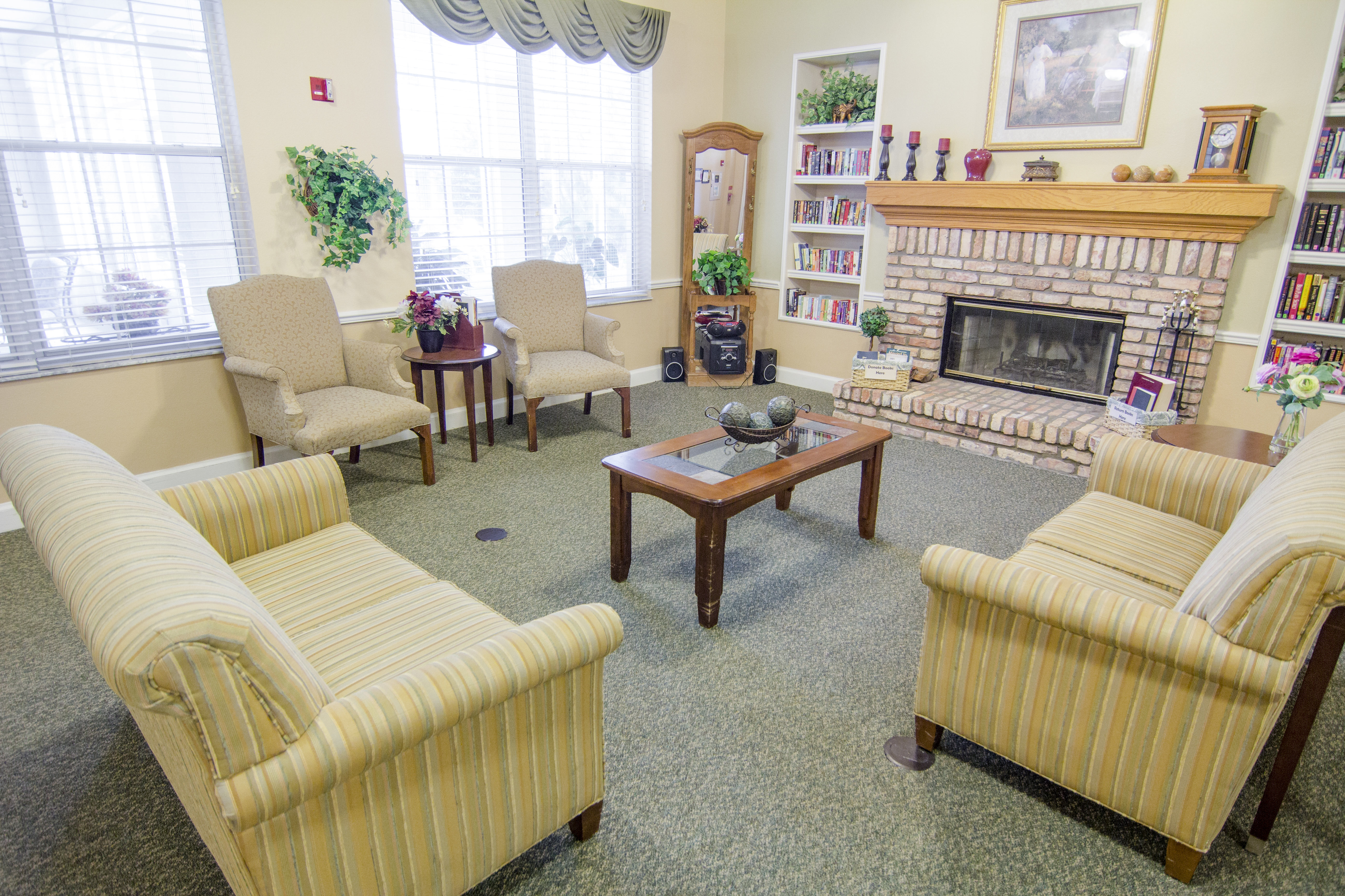 1-winter-haven-al-winter-haven-al-community-living-room