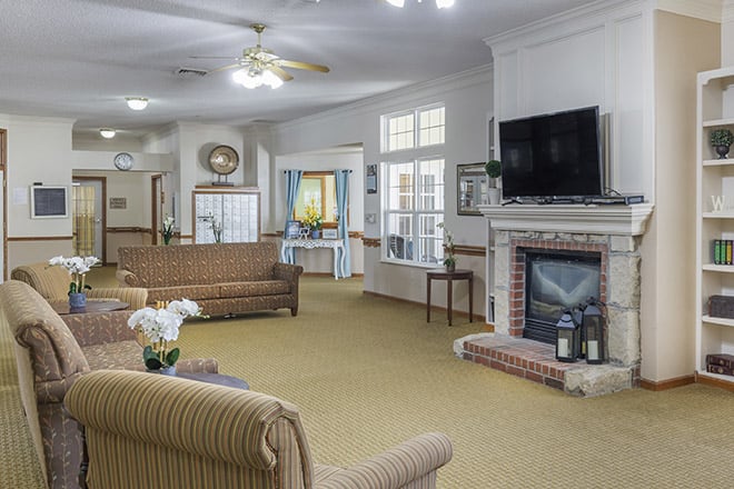 brookdale-berkeley-boulevard-2-community-living-room