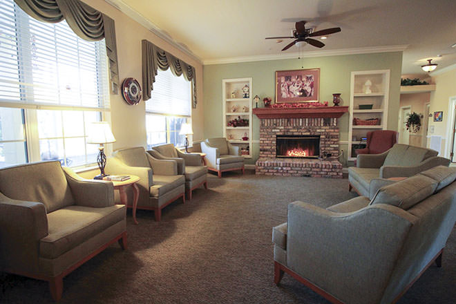 Brookdale Fort Myers Lakes Park Community Living Room
